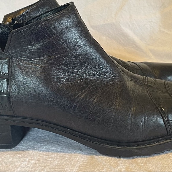 Women’s black Seibel ankle boots. 1” heel. Side zipper. Size 10 / 40. - Picture 2 of 9